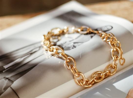 Smykkeverdenens Hemmelige Heltinder: Sølv Spacere og Guld Spacere